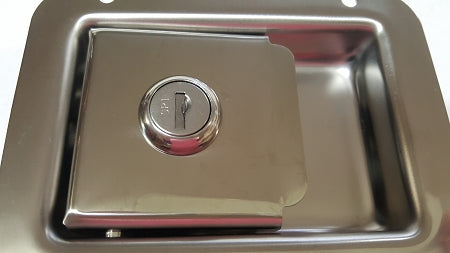 Replaces the lock in this paddle handle