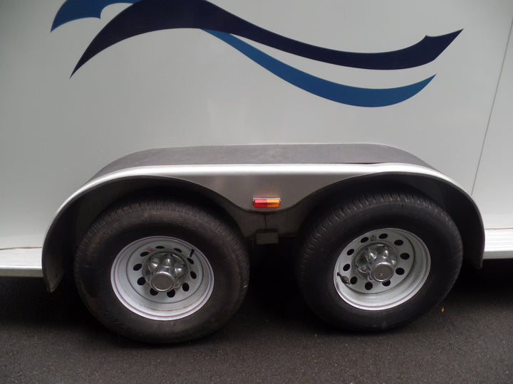 Regular fender trim on an horse trailer aluminum fender